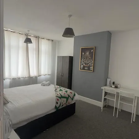 Royal Card Room, Sheared House Pansiyon Bristol